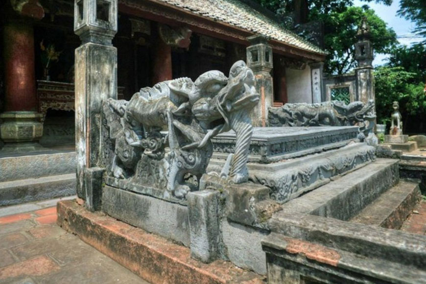 Đền thờ vua Đinh với từng đường nét được chạm trổ, điêu khắc tỉ mỉ. Ảnh: Sưu tầm